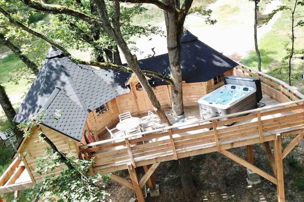 La Cabane Perchee De La Mure Bongheat Exterior foto